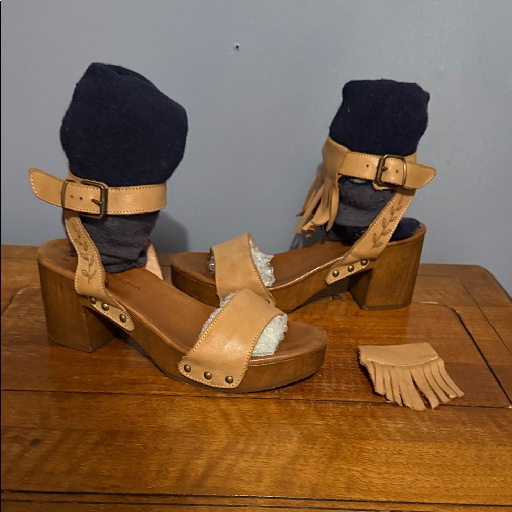 Musse & Cloud Tan Leather Sandals with Fringe